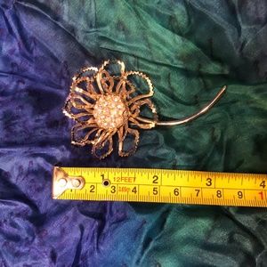 VINTAGE EMMONS FLOWER BROOCH WITH RHINESTONES